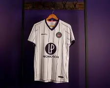 包含图卢兹主场不敌布雷斯特，积分一落千丈的词条