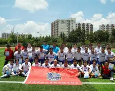 全队团结一心，球员奋勇拼搏取得胜利连胜